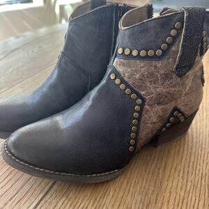 Circle G by Corral Leather Ankle Booties Blue Star Inlay Studded Women's 8.5